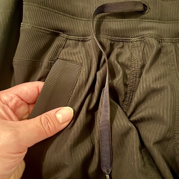 Lululemon Brand New Dance Studio Mid-rise *Short Black Drawstring pants Sz 0 - Picture 3 of 6